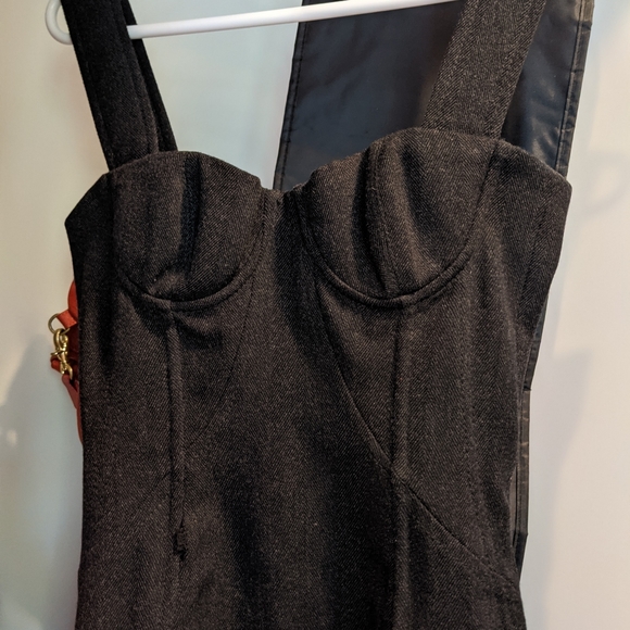 AUTH Dolce and Gabbana wool midi dress - Picture 2 of 11